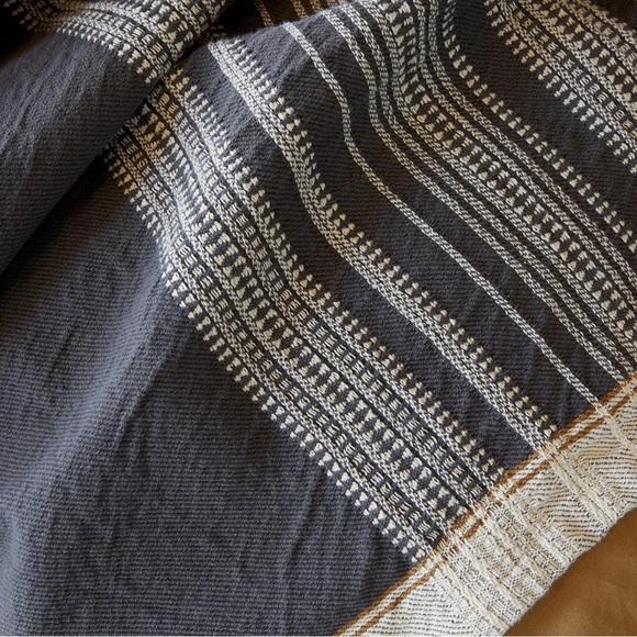 Coyuchi Inyo Organic Dobby Throw - Picture 3 of 6